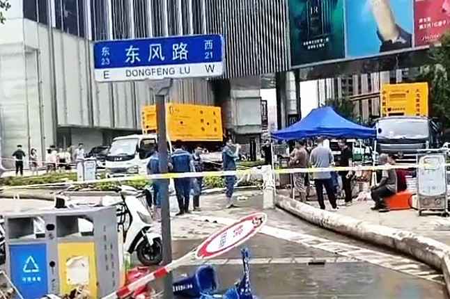 石家庄逸辉医疗设备租赁有限公司排涝突击队在排涝现场